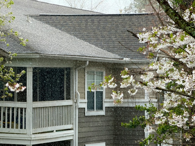 April Showers & Moving Boxes: How to Keep Your Belongings Dry on a Rainy Moving Day
